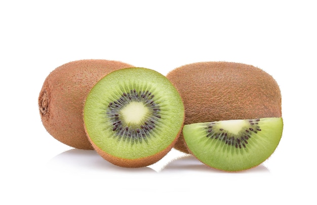 Kiwis isolado no branco