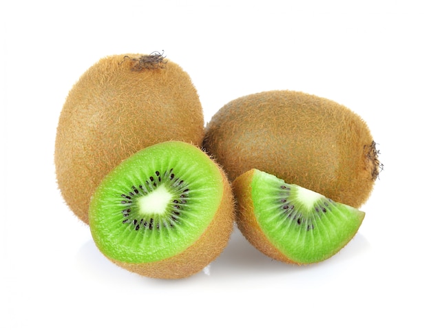 Kiwis isolado no branco