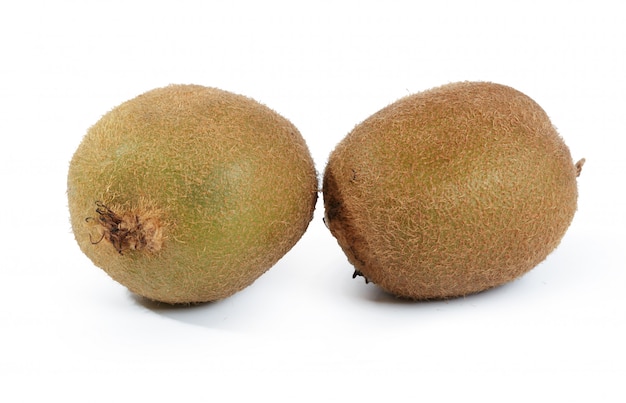 kiwis isolados no branco