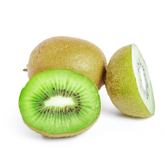 kiwis isolados no branco