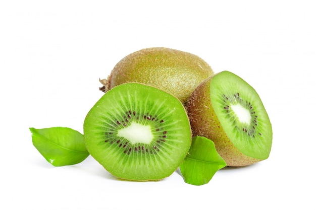 Kiwis isolados no branco