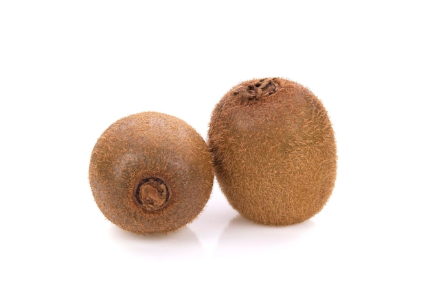 Kiwis isolados no fundo branco