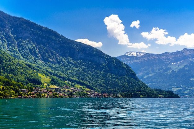 Klar transparent azurblau Thunersee Thunersee Bern Schweiz