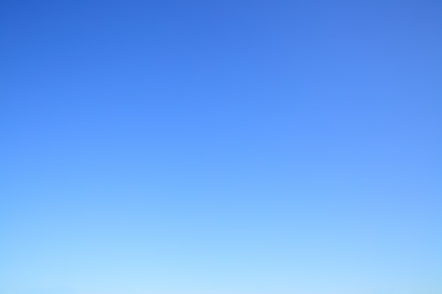 Foto klarer wolkenloser blauer himmel - abstrakter fotohintergrund