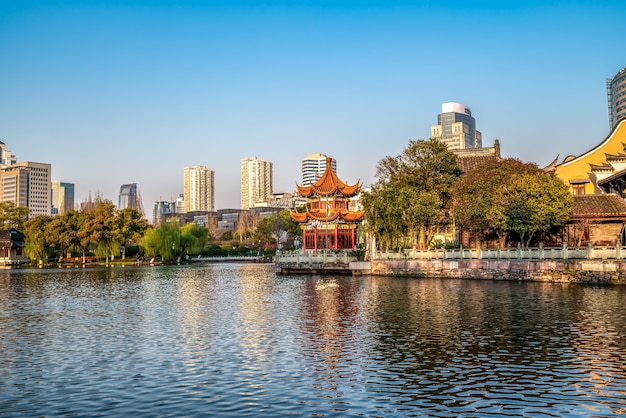 Klassische Architektur Gartenlandschaft des Ningbo Yuehu Parks