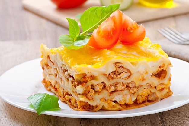 Klassische Lasagne mit Bolognese-Sauce