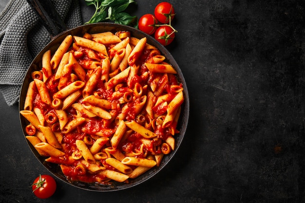 Klassische Penne-Nudeln mit Tomatensauce