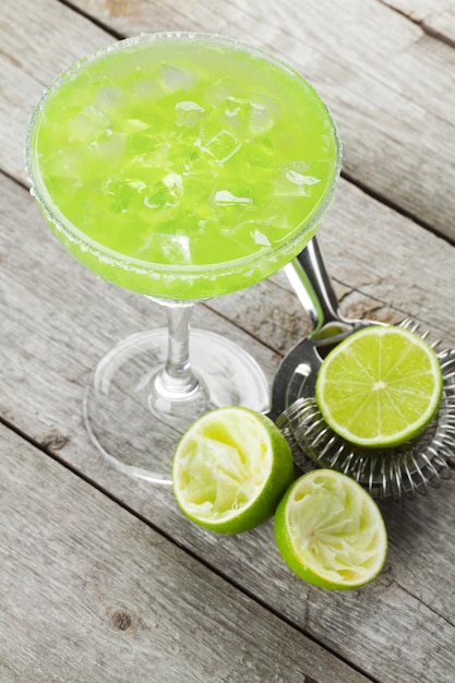 Klassischer Margarita-Cocktail mit salzigem Rand