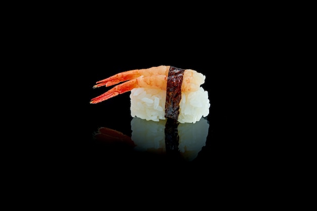 Klassisches japanisches Sushi mit Ama Ebi Shrimps