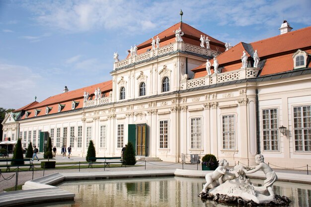 Klassisches Retro-Gebäude für Österreicher und ausländische Reisende Reisebesuch und Geheingang Schloss Belvedere oder Museum des historischen Gebäudekomplexes Schloss am 24. September 2019 in Wien, Österreich