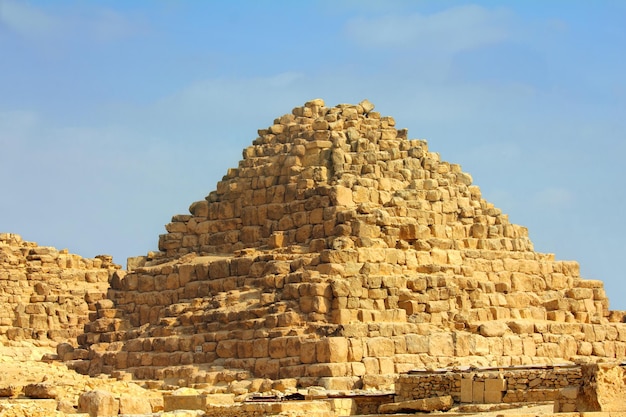 Kleine ägyptische Pyramide in Giseh