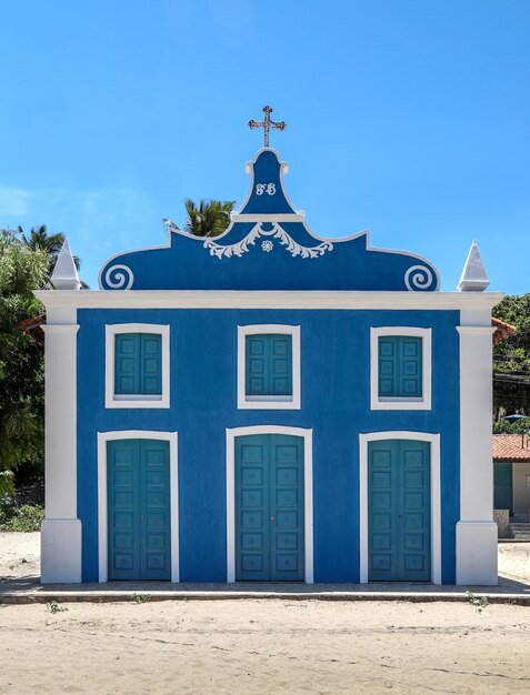 Kleine blaue Kirche im Barockstil Mangue Seco Beach