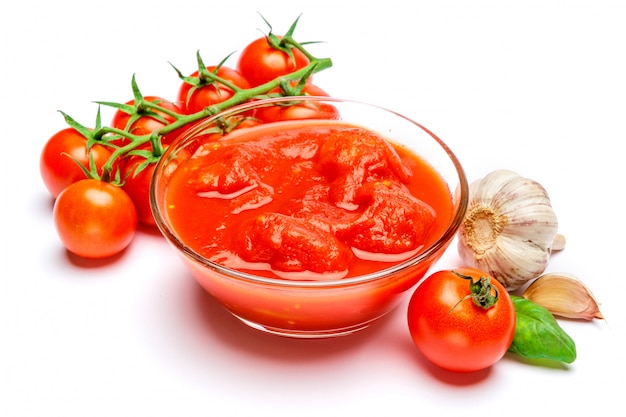 Kleine Glasgewürzschale mit roter Tomatensauce Ketchup von Peree