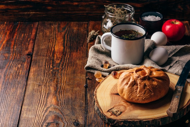 kleine Hühnchenpastete mit Kräutertee