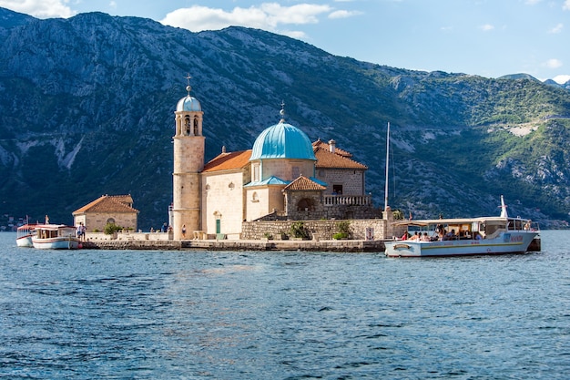 Kleine Insel in der Nähe von Perast Stadt in Montenegro