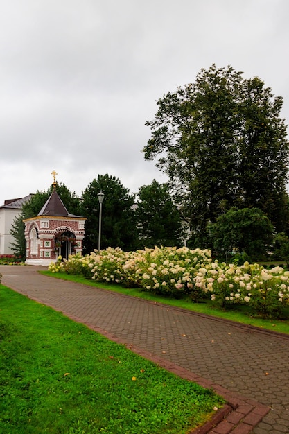 Kleine Kapelle im Kloster Vvedensky Tolga in Jaroslawl Russland Goldener Ring Russlands