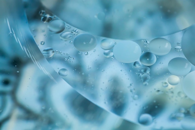 Kleine Öltropfen im Wasser, Makrofoto