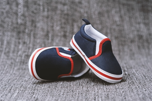 Kleine Schuhe für Baby Nahaufnahme