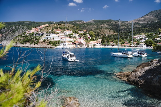 Kleine Stadt Assos auf der Insel Kefalonia im Ionischen Meer, Griechenland