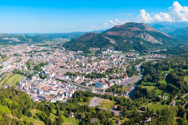 Kleine Stadt Lourdes in Frankreich