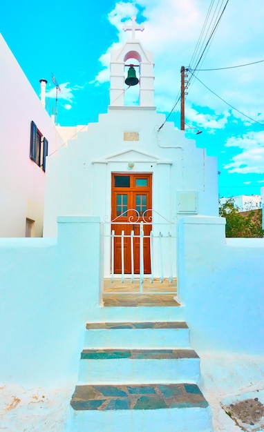 Kleine weiße griechische Kirche in Mykonos-Stadt, Griechenland