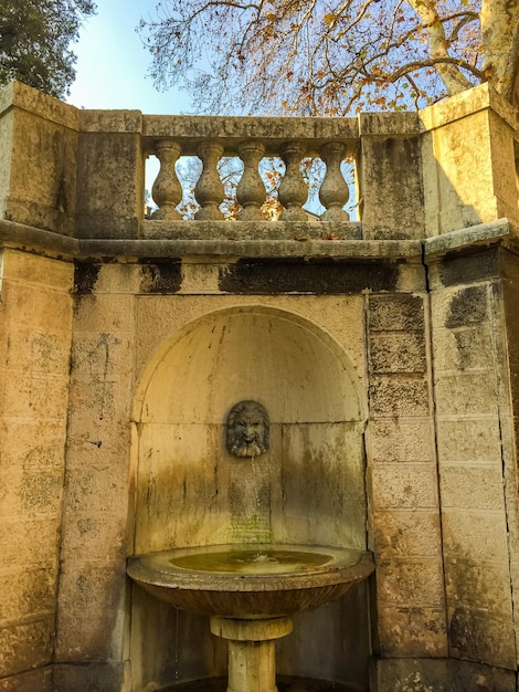 Kleiner Brunnen im Castelvecchio-Museum in Verona, Italien