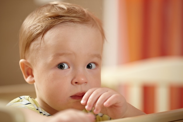 Kleiner Junge, Angstblick