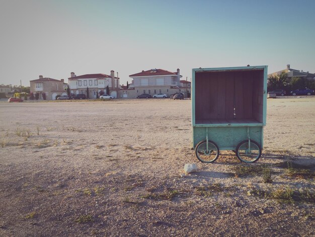 Foto kleiner wagen am strand