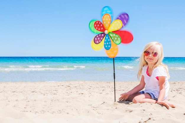 Kleines Mädchen am Strand