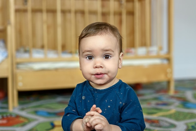 Kleines Mädchen Baby ein Jahr alt im Kindergarten