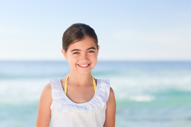 Kleines Mädchen eins der Strand