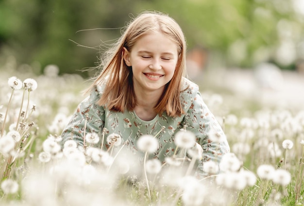 Kleines Mädchen in der Natur