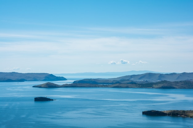 Kleines Meer. Sibirien Baikalsee im Sommer