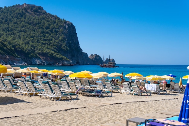 Kleopatra-Strand mit schönem Sand und blauem Meer Alanya Antalya Türkei