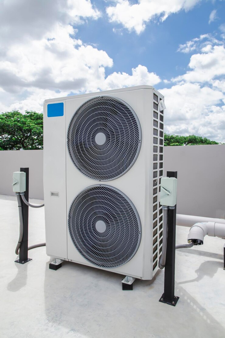 Klimaanlage HVAC auf dem Dach eines Industriegebäudes.