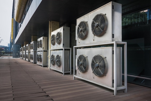 Klimakompressor im Altbau installiert