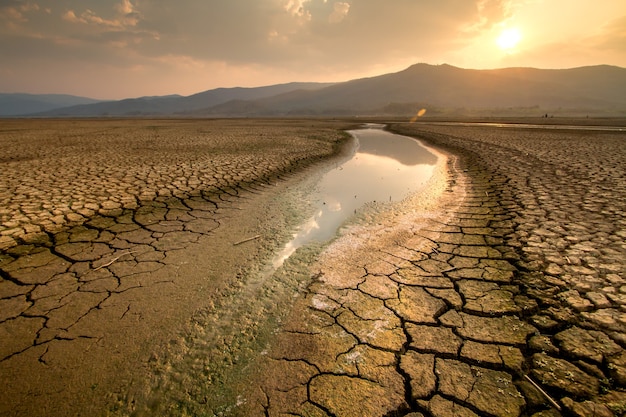 Klimawandel Flusstrocknung im Sommer