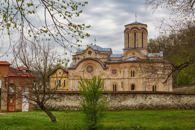 Kloster Ljubostinja Ljubostinja ist ein serbisch-orthodoxes Kloster in der Nähe von Trstenik Serbien