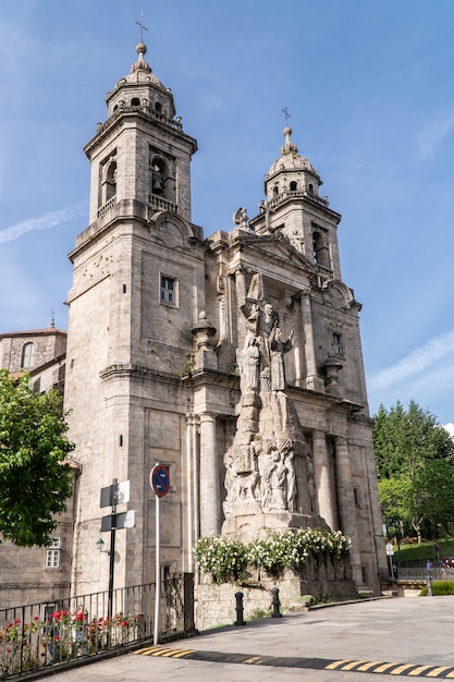 Kloster- und Kirchenfassade von San Francisco