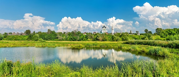 Klosterteich in Susdal, der Goldene Ring Russlands