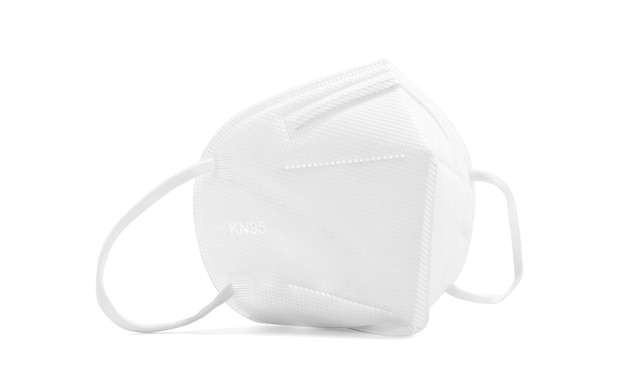 KN95- oder N95-Gesichtsmaske für Corona-Virus- oder PM 2.5-Schutz isoliert auf weißem Hintergrund mit Beschneidungspfad