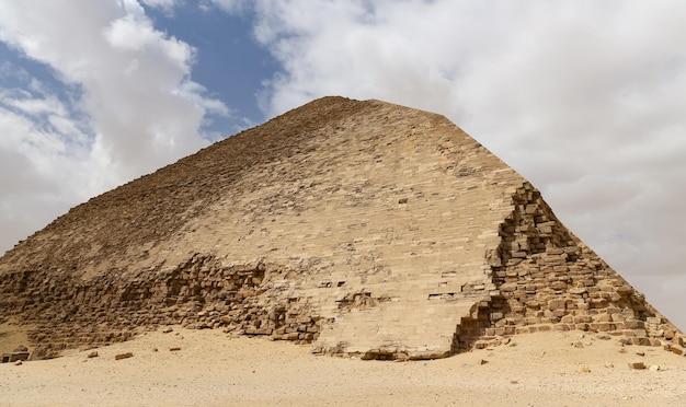 Knickpyramide in der Nekropole von Dahshur Kairo Ägypten