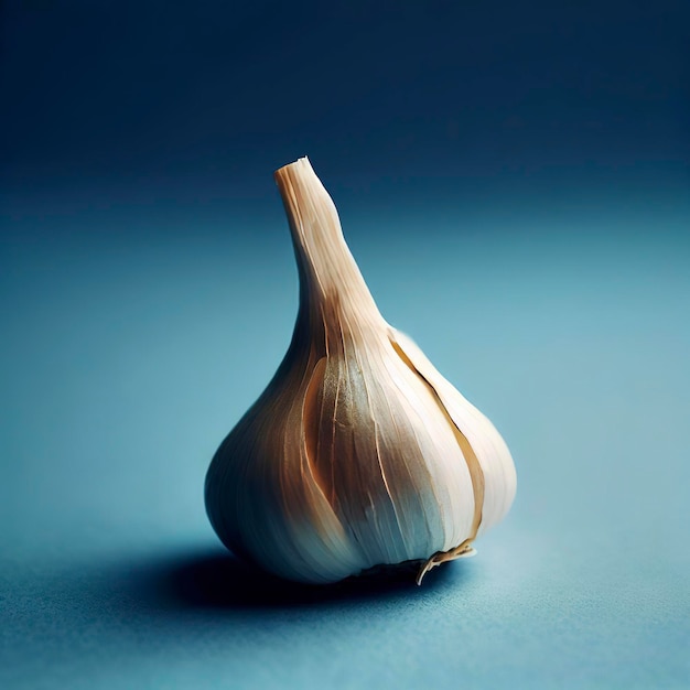 Knoblauch auf blauem Hintergrund