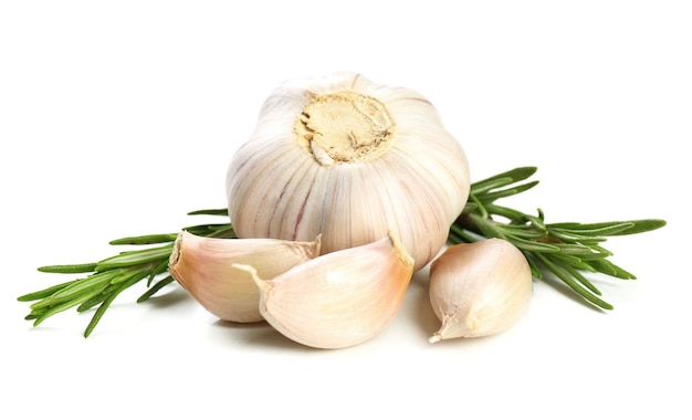 Knoblauch, isoliert auf weiss