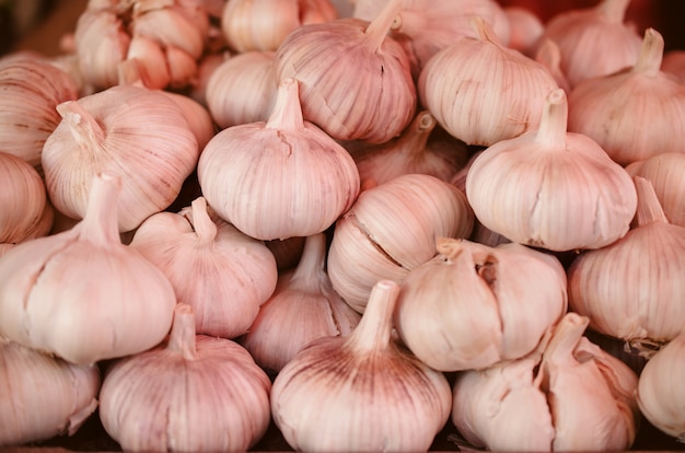 Knoblauch-Nahaufnahme Getönt