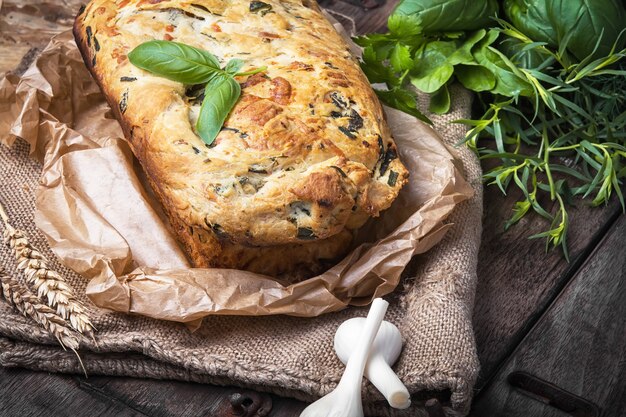 Knoblauchbrot mit Basilikum