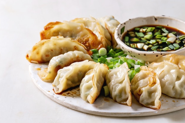 Knödel Gyozas Potstickers