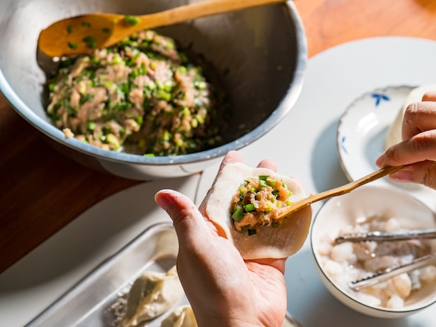 Knödel mit hackfleisch zubereiten