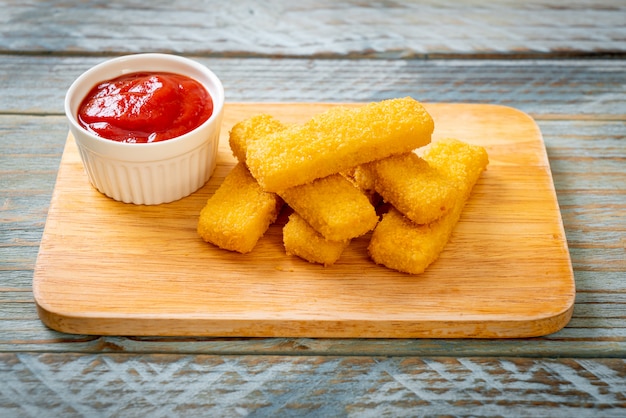 knusprig gebratene Fischstäbchen