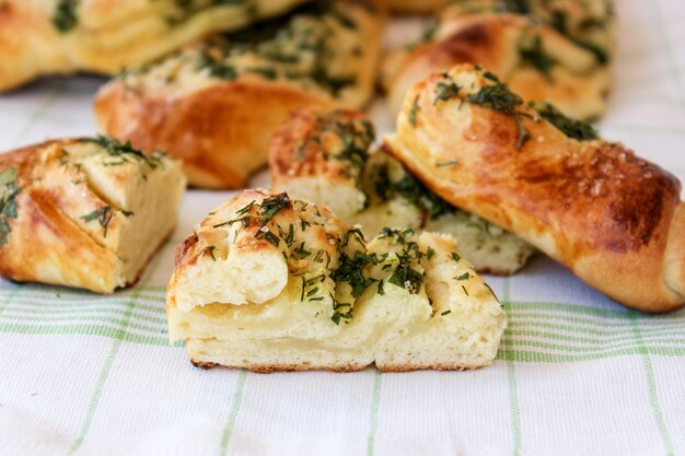 Knuspriges Knoblauchbrot mit Kräutern